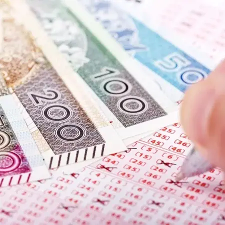 Vencedor do Lotto gasta $42.000 em novos dentes que demoraram nove horas a aperfeiçoar